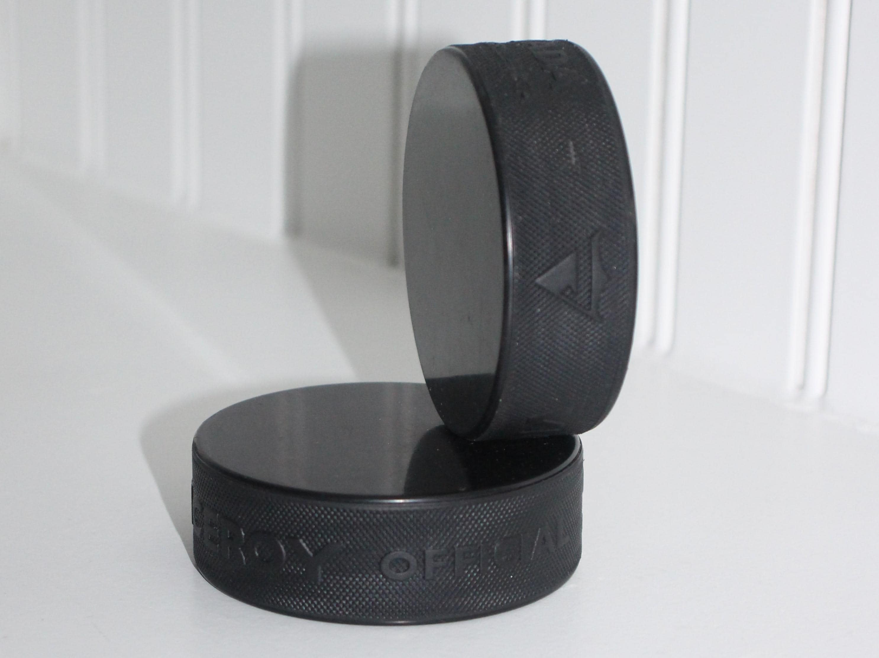 Hockey Puck Phone Stand: Hockey Laces, Team Colors, Gift for Hockey Player, Coach, Mom, Dad, Fan